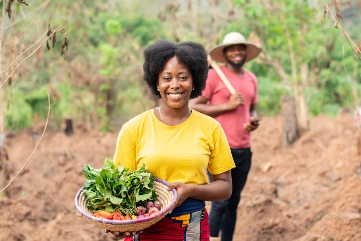 1080x600 Woman and man farming in Africa